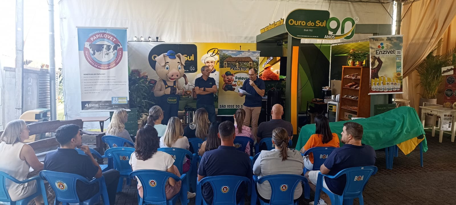 Lideranças no lançamento do Palavras de Ouro