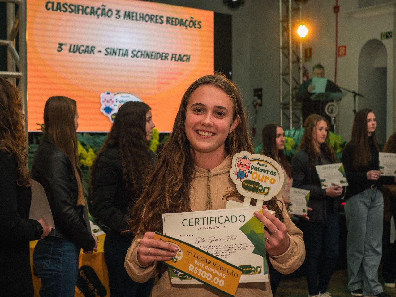 Sintia Schneider Flach — 3ª lugar nas redações do Palavras de Ouro Harmonia 2025